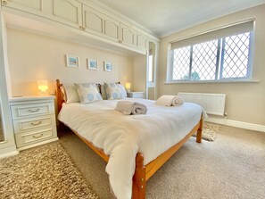 Double bed in Heidaway Holiday Cottage, Padstow, North Cornwall