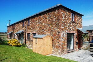 Rear elevation of Field View self catering Padstow