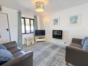 Tv in living room of Setters Rest Holiday Cottage, Padstow, North Cornwall