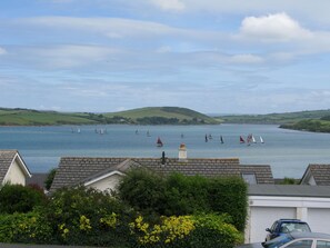 Holiday cottage with Estuary View in Padstow, North Cornwall