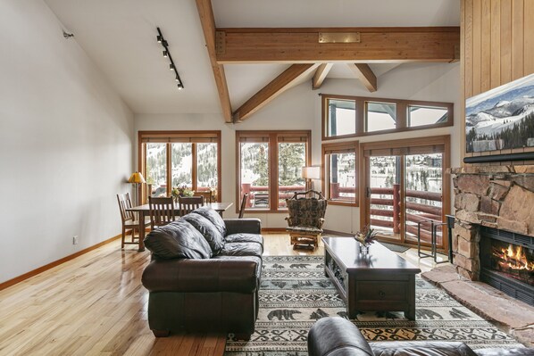 Indoors, Furniture, Living Room, Hardwood, Floor