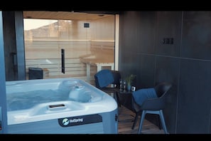 Indoor spa tub
