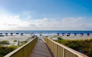 Just a 7-10 minute walk to the Palmetto Dunes beach!