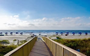 Just a 7-10 minute walk to the Palmetto Dunes beach!