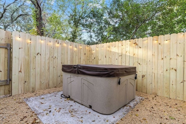 Bain à remous extérieur