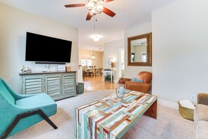 Living Room | Smart TV | Free WiFi