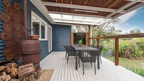 Outdoor seating/dining area 