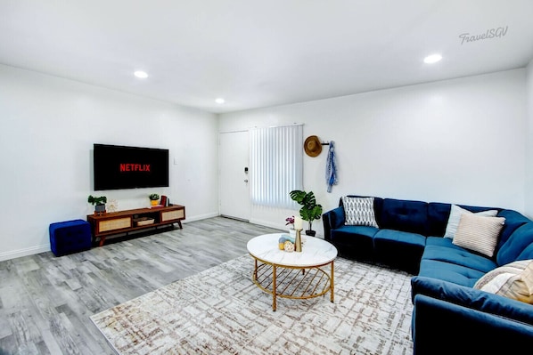 Relaxation station: smart TV, cozy couch, and no interruptions. Find your peace here. #travelsgvcertified
