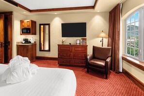 Unit with 1 King size bed. Exact unit will be assigned upon arrival. Views, colors and decor may vary.