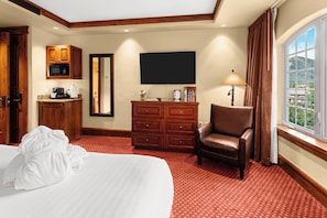 Unit with 1 King size bed. Exact unit will be assigned upon arrival. Views, colors and decor may vary.