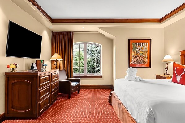 Unit with 1 King size bed. Exact unit will be assigned upon arrival. Views, colors and decor may vary.
