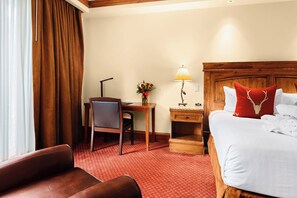 Unit with 1 King size bed. Exact unit will be assigned upon arrival. Views, colors and decor may vary.