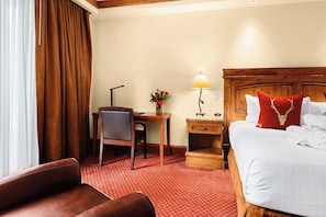 Unit with 1 King size bed. Exact unit will be assigned upon arrival. Views, colors and decor may vary.