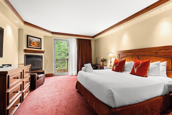 Unit with 1 King size bed. Exact unit will be assigned upon arrival. Views, colors and decor may vary.