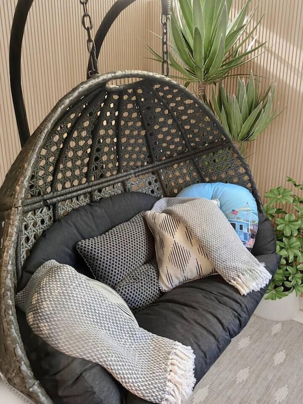 The Cacoon's cocoon-like shape creates a personal retreat. Suspended effortlessly, it's perfect for reading, napping, or simply unwinding in your very own sanctuary, a gentle sway in the breeze, a space where comfort and style intertwine.