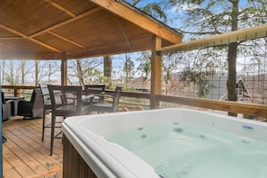 Cozy Deck with Hot Tub, Outdoor Seating, Gas Grill and Fire Table
