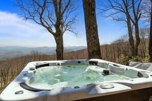 Soak in the Serenity - Mountain Views, Crisp Air, and a Bubbling Hot Tub Escape