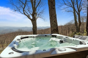 Soak in the Serenity - Mountain Views, Crisp Air, and a Bubbling Hot Tub Escape