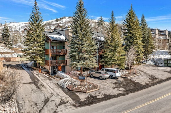 Ski Ranch Condos & Apres Ski Way