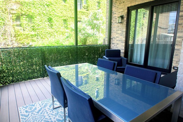 Outdoor dining