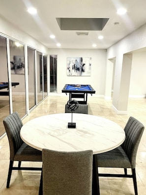 Spielezimmer
