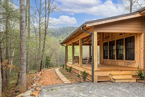 Welcome to Palmetto Trailside Retreat