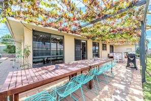 BBQ + Outdoor Entertaining Area