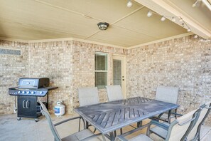 Patio | Gas Grill | Outdoor Dining Area