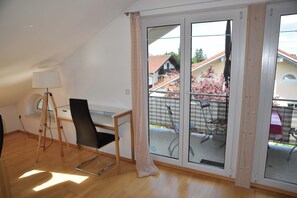 Ferienwohnung Dorfblick-Schreibtisch