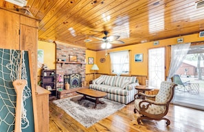 Living Room | Single-Story Cottage | Queen Sleeper Sofa | Central A/C & Heating