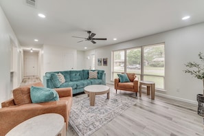 Living Room | Central A/C & Heating