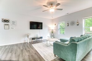 Living Room | Smart TV | Free WiFi