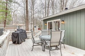 Deck | Gas Grill | Fire Pit