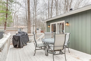 Deck | Gas Grill | Fire Pit