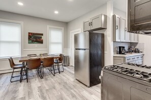 Dining Area | Single-Story Apartment | 2nd-Floor Unit