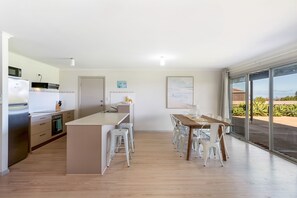 Kitchen/Dining Area