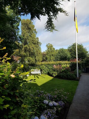Abendsonne auf der Philosophen-Bank