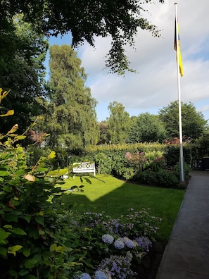Abendsonne auf der Philosophen-Bank