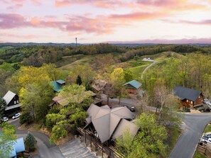 Spacious Pigeon Forge retreat.