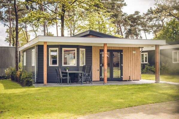 Außenseite Ferienhaus [Sommer]