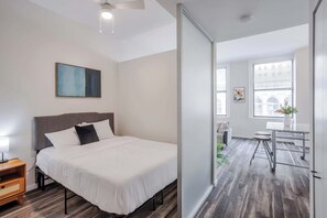 Bedroom - Queen bed