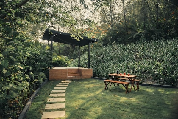 Outdoor dining