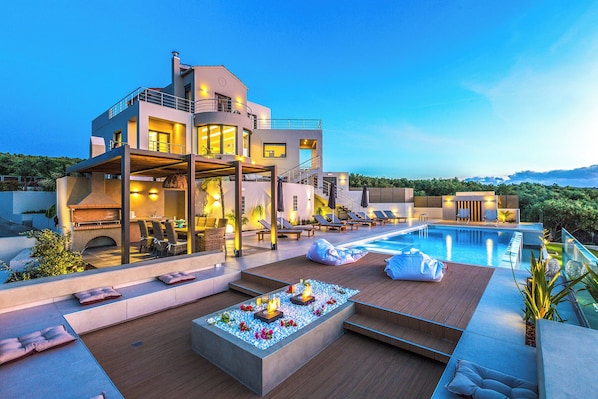 6 Bedroom Villa with Private Pool