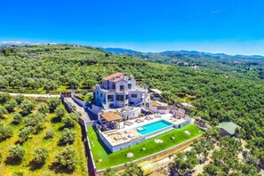 6 Bedroom Villa with Private Pool