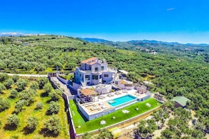 6 Bedroom Villa with Private Pool