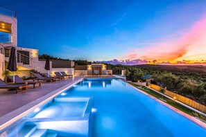 Private Heated Pool with Panoramic Sea View
