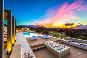 Private Heated Pool with Panoramic Sea View