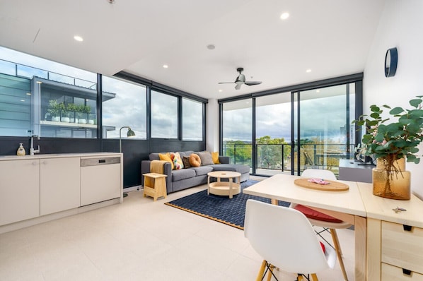 Relax in this bright and cozy space with a comfy lounge, dining area, and fully equipped kitchen. The glass sliding door fills the room with natural light—perfect for a peaceful stay or a weekend getaway. You'll feel right at home here!