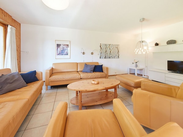 Möbel, Interior Design, Couch, Holz, Wohnzimmer, Decke, Flooring, Fussboden, Zimmer, Wohnung