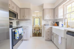 Fully equipped kitchen, making meal times a breeze.